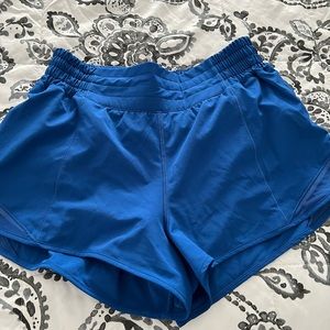 Lululemon HR hotty hot 2.5 in size 6